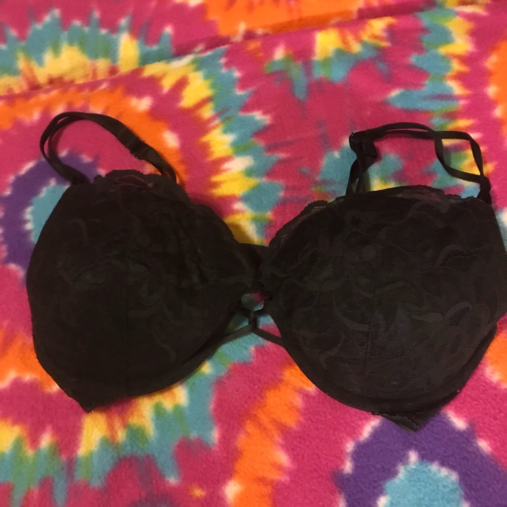 Victoria Secrets Bra 34D. Has push up enhancements